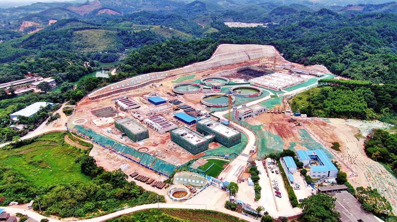 那平江污水处理厂施工现场。(莫金海摄).jpg